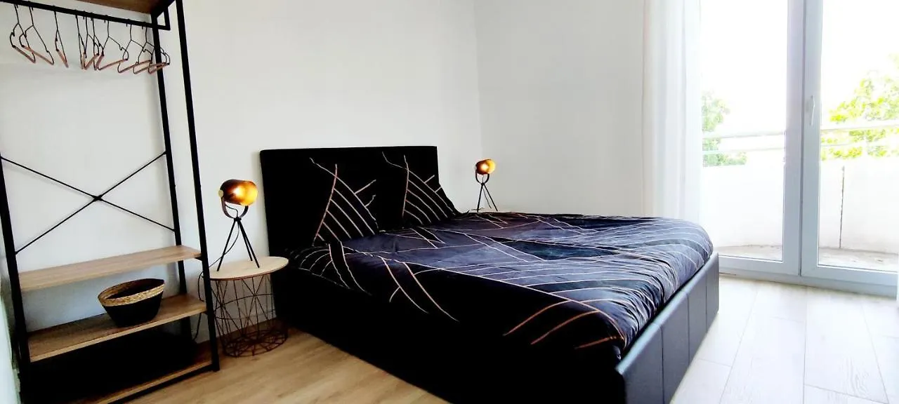 Appartement T2 moderne, calme, propre, parking, balcon vue Saint-Priest  Saint-Priest (Rhone)